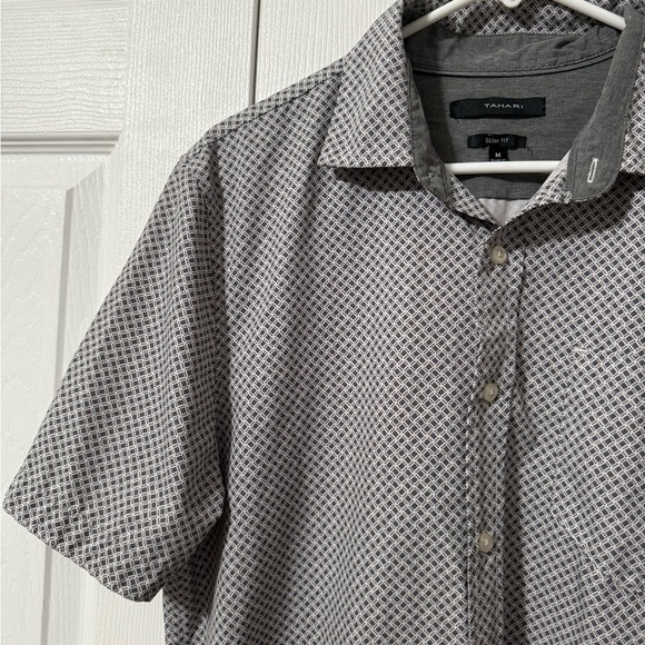 Tahari Men’s Slim Fit Casual Button Down Short Sleeve Shirt Size Medium - Picture 6 of 10